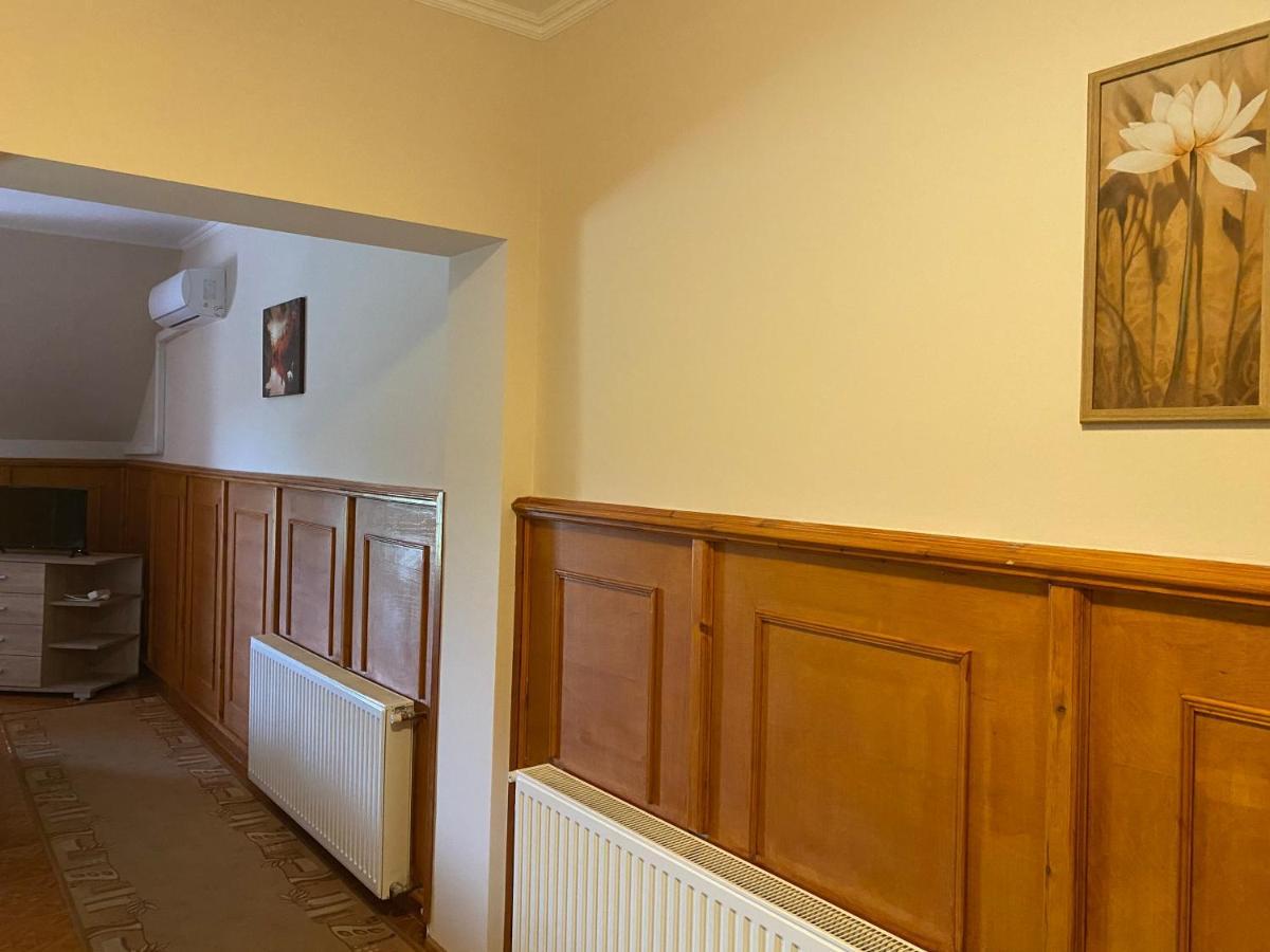Muskatli Panzio Es Etterem Motel Ujhartyan Bagian luar foto