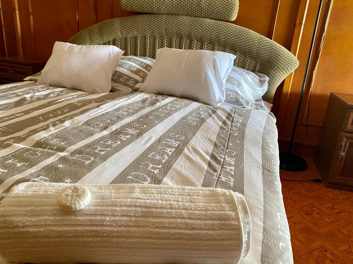 Muskatli Panzio Es Etterem Motel Ujhartyan Bagian luar foto