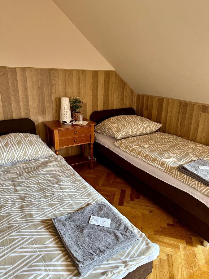 Muskatli Panzio Es Etterem Motel Ujhartyan Bagian luar foto